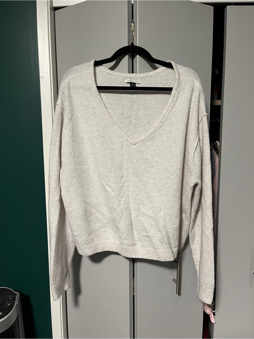 American Eagle Outfitters Light Cream V-Neck Sweater